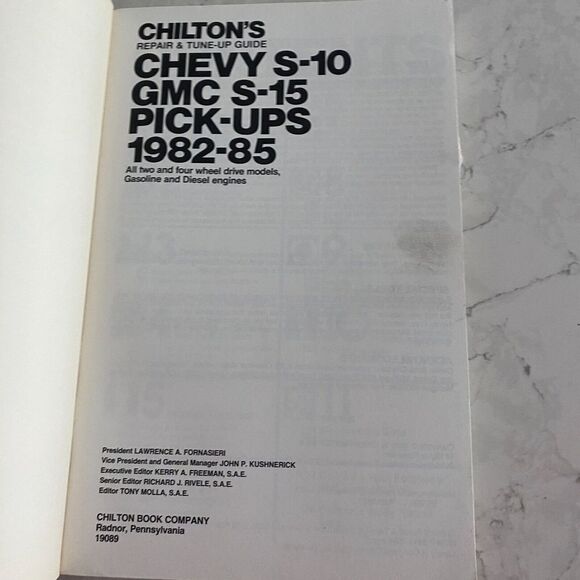 Chilton's Chevy S-10 GMC S-15 Pick-Ups 1982-85 Repair & Tune-Up Manual Guide - Picture 3 of 10